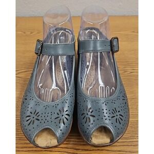 White Mountain Gray Leather Slingback Woman's 9.5 Perforated Floral Design Shoes